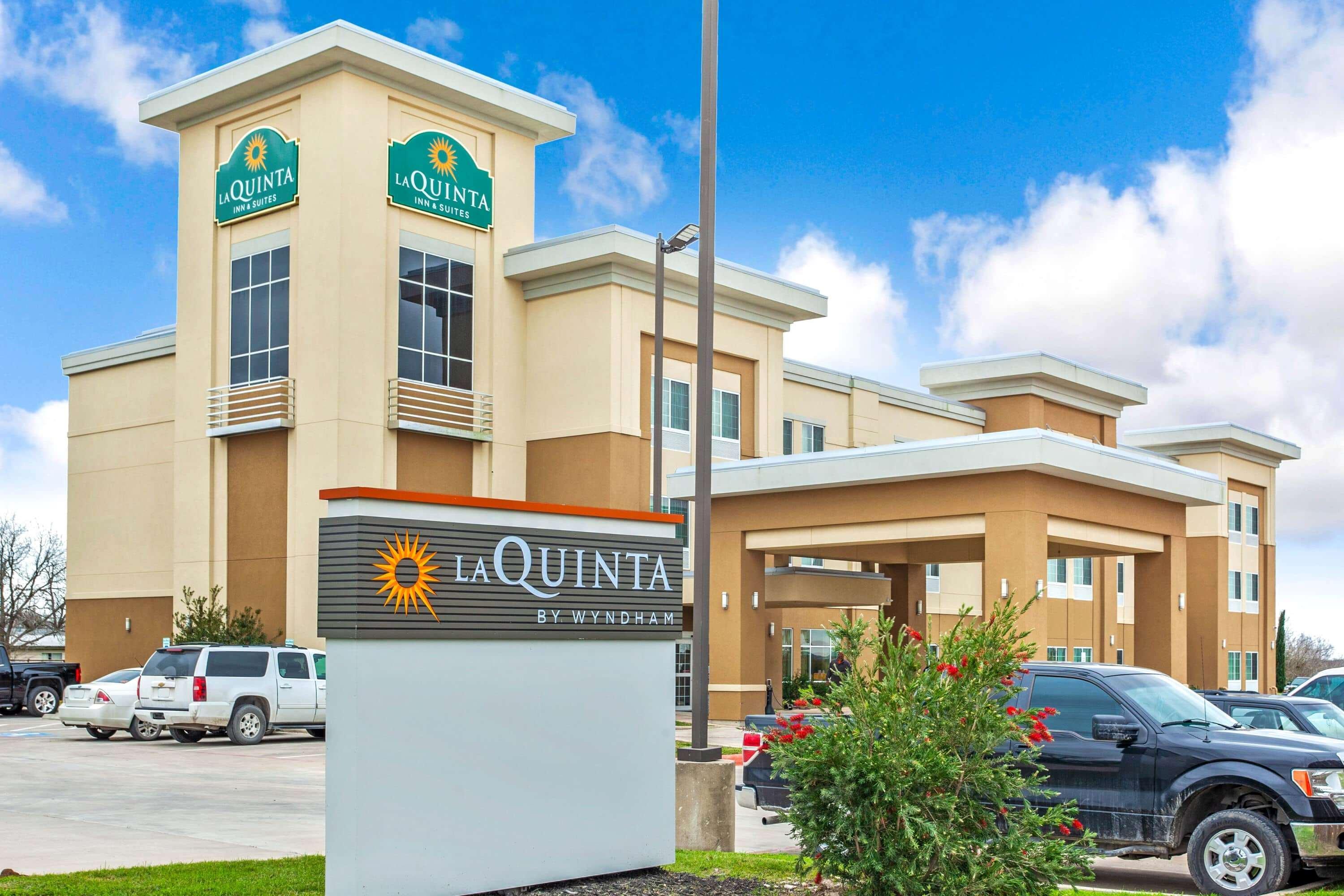 Отель La Quinta By Wyndham Gonzales Tx Экстерьер фото
